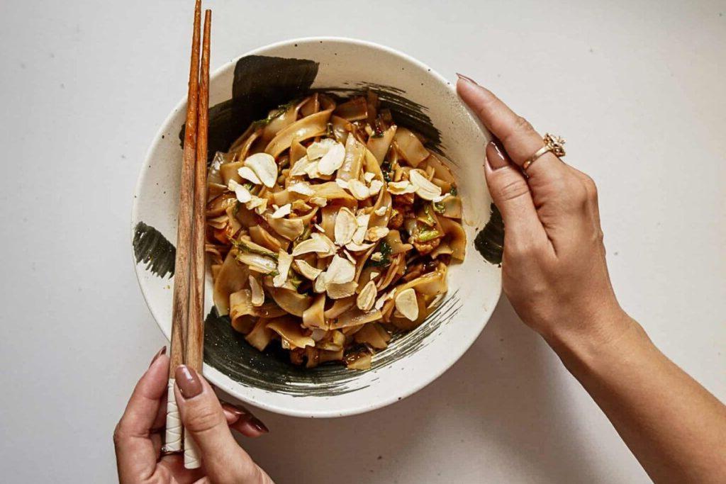 Εύκολο Δείπνο με Γουόκ: 18 Συνταγές Stir-Fry 14 Ένα μπολ με stir fry λαχανικά.