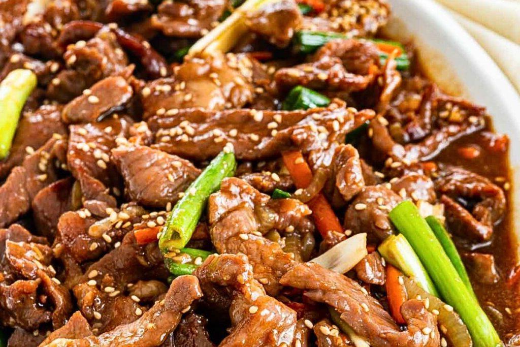 Εύκολο Δείπνο με Γουόκ: 18 Συνταγές Stir-Fry 19 Ένα τηγάνι με κορεατικό μοσχάρι stir fry.