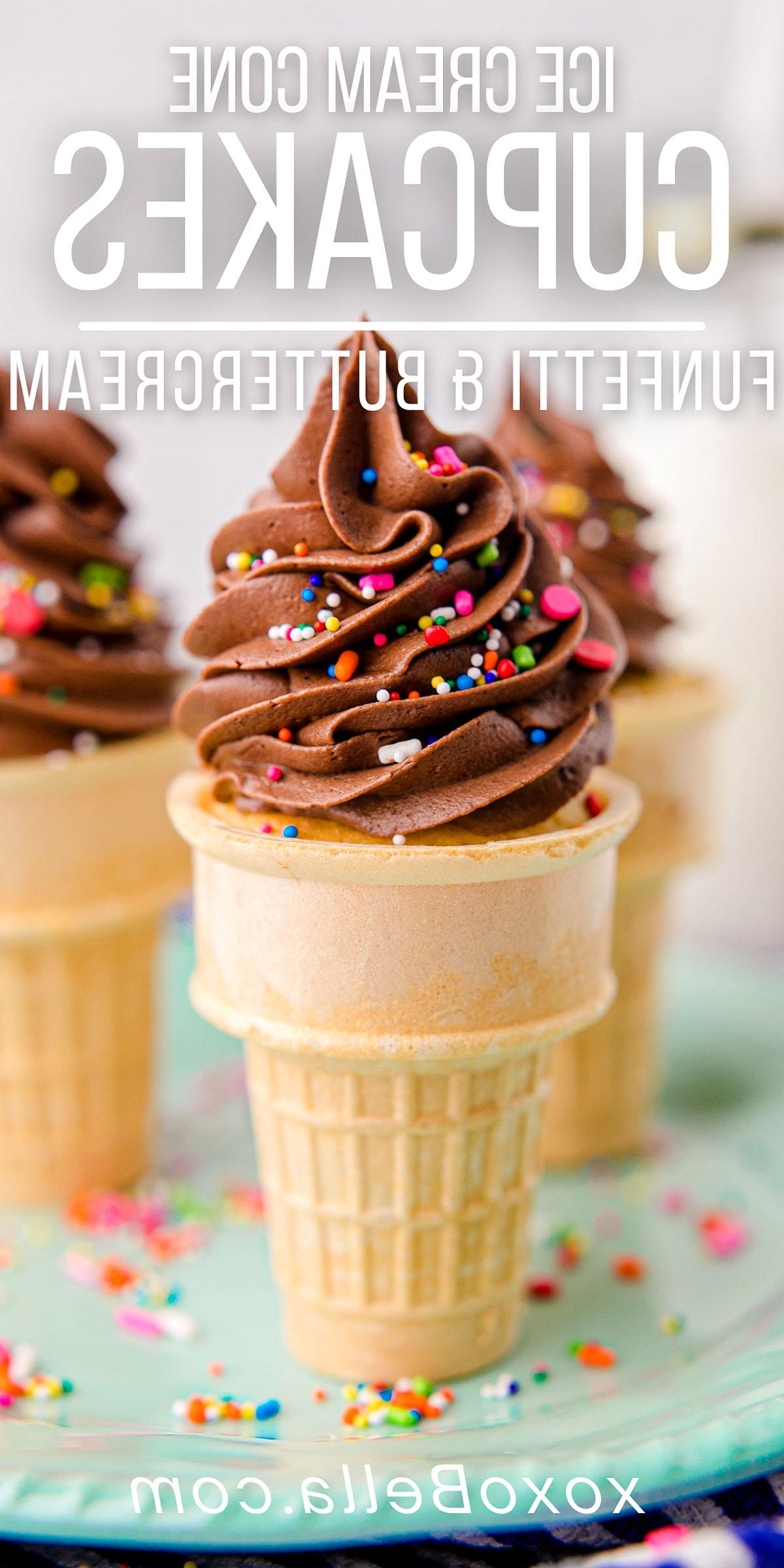 Κεκάκια Χωνάκι Παγωτού 19 Cupcakes με επικάλυψη σοκολάτας σε χωνάκια παγωτού, φτιαγμένα με μείγμα κέικ funfetti και διακοσμημένα με πολύχρωμη τρούφα.