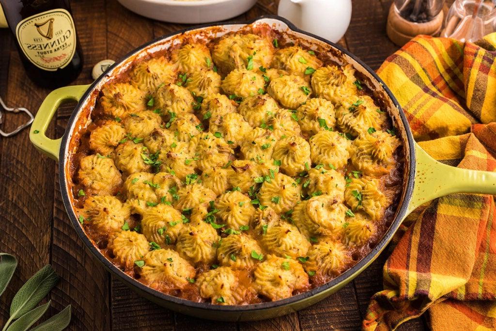 Μια ολλανδική κατσαρόλα με shepherd's pie.