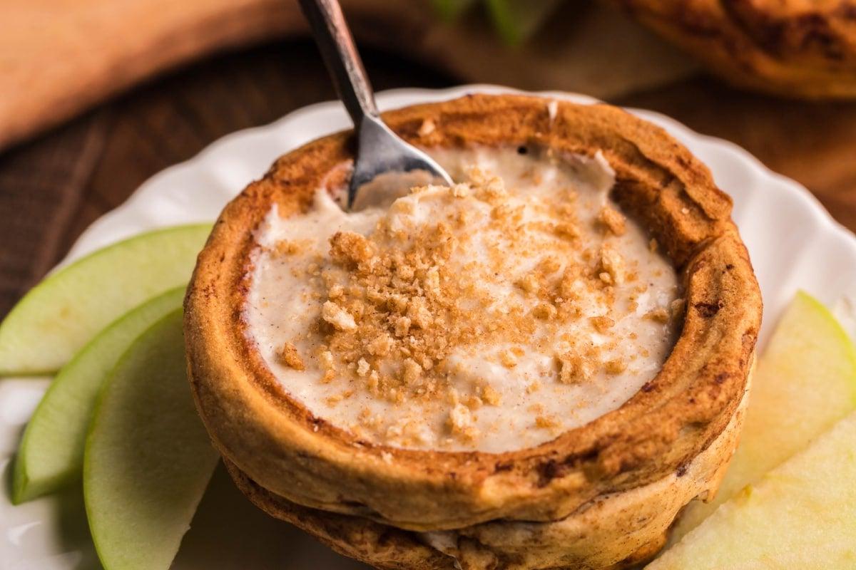 54 Πεντανόστιμες Συνταγές Πίλσμπερυ 26 Μπολ Cheesecake Cinnamon Toast Crunch.