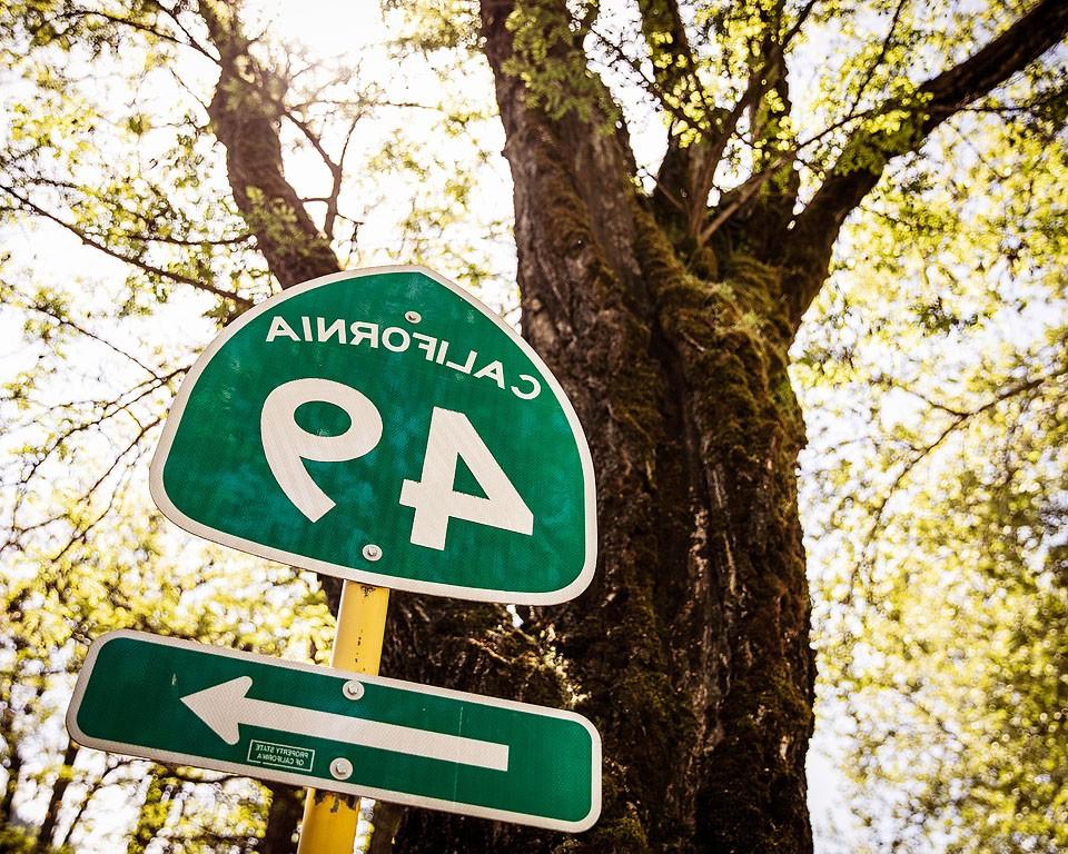 Καλιφόρνια Οδικό Ταξίδι – Χώρα του Χρυσού 4 Τοπία από το road trip στην Χρυσή Χώρα της Καλιφόρνιας, με θέα στην Εθνική Οδό 49.