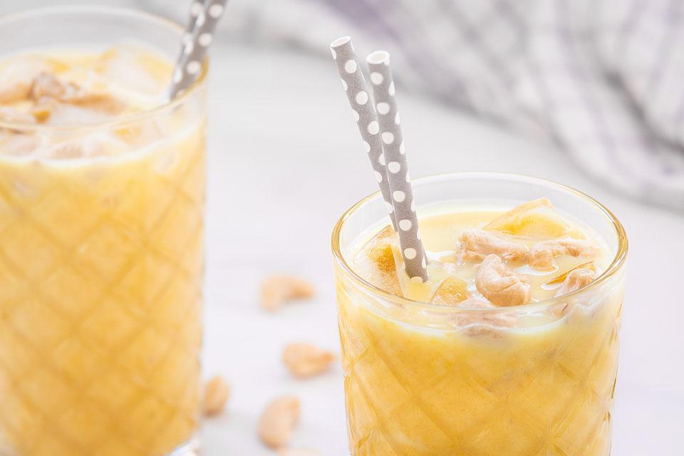 27 Εύκολες Συνταγές Smoothie για να Κάνουν την Ημέρα σας Καλύτερη 6 Smoothie μπανάνας με βούτυρο κάσιους.