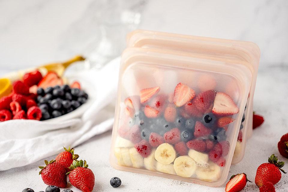 27 Εύκολες Συνταγές Smoothie για να Κάνουν την Ημέρα σας Καλύτερη 7 Πακέτα smoothie για κατάψυξη με μούρα.