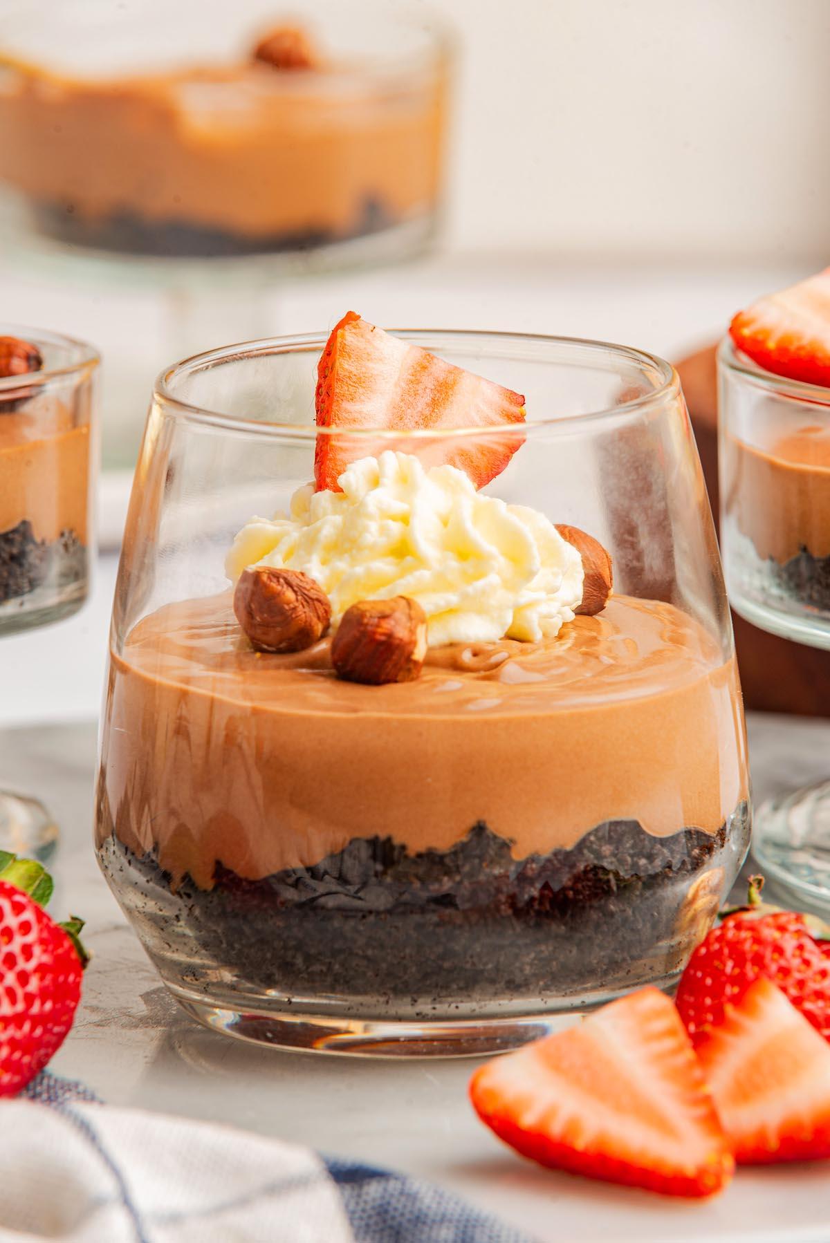 Νουτέλα Μους Κουπάκια 8 Ποτηράκια μους Nutella σερβιρισμένα σε δίσκο