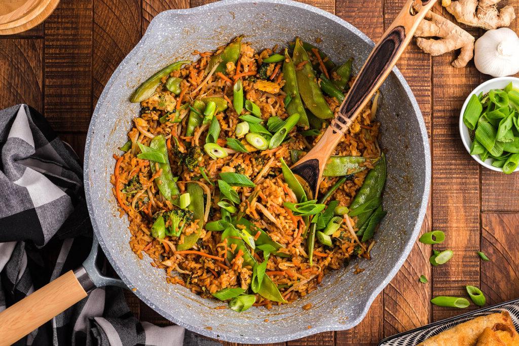 Εύκολο Δείπνο με Γουόκ: 18 Συνταγές Stir-Fry 9 Τηγανητό ρύζι σε wok.