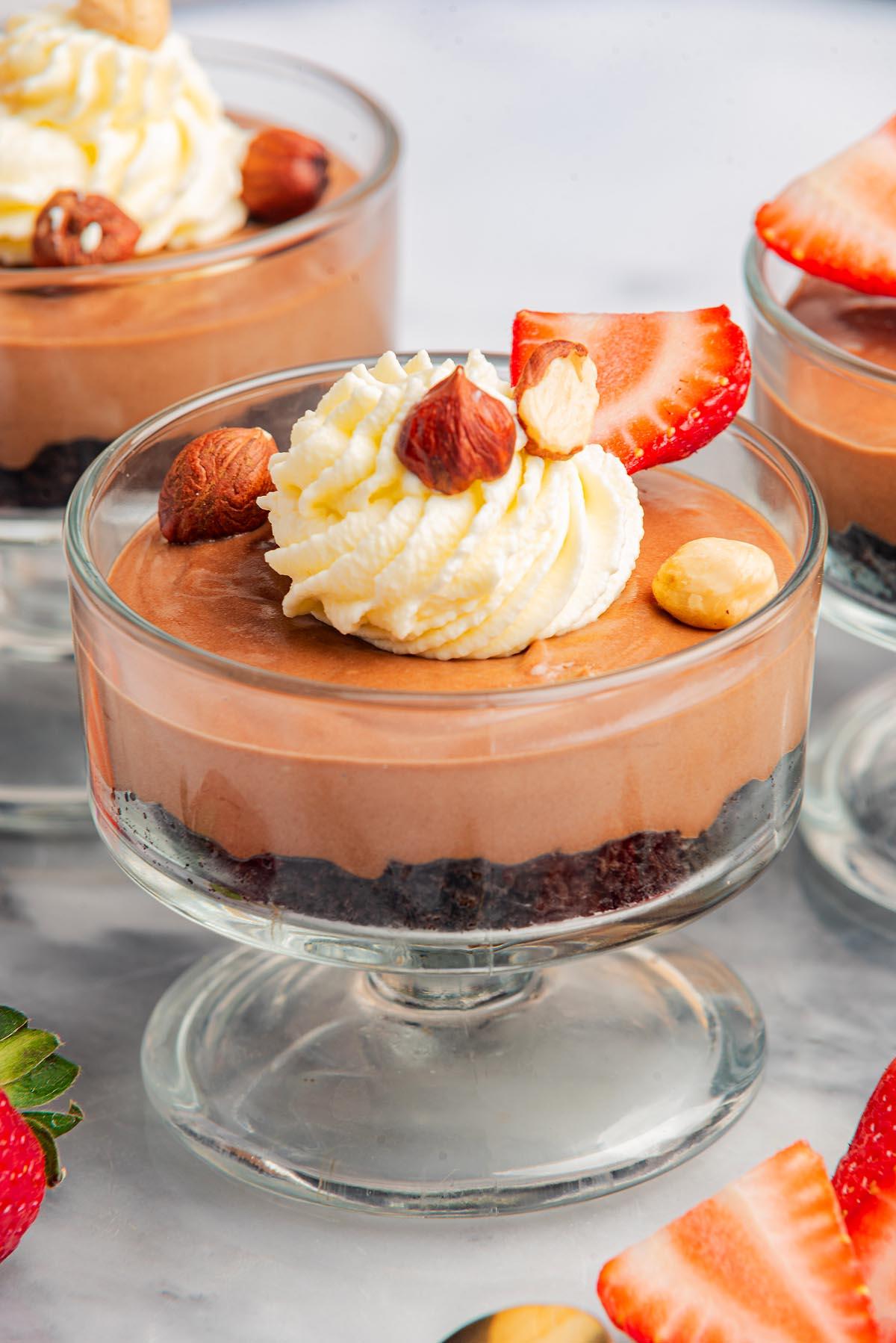 Νουτέλα Μους Κουπάκια 9 Ποτηράκια μους Nutella με φράουλες και φουντούκια