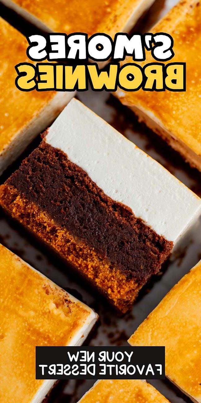Κοντινό πλάνο s'mores brownies με επικάλυψη κειμένου που λέει 