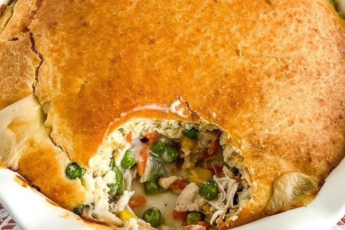29 Καταπληκτικές Ιδέες Συνταγών με Μίγμα Bisquick 30 Κοντινό πλάνο μιας πίτας Bisquick.