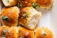 Golden Garlic Rolls
