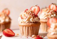 Golden Crunch Strawberry Cupcakes